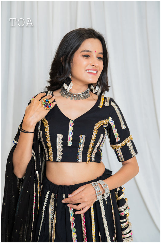 Shades of Border - EL Top - Black