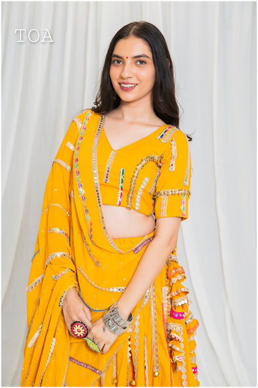 Shades of Border - EL Top - Yellow