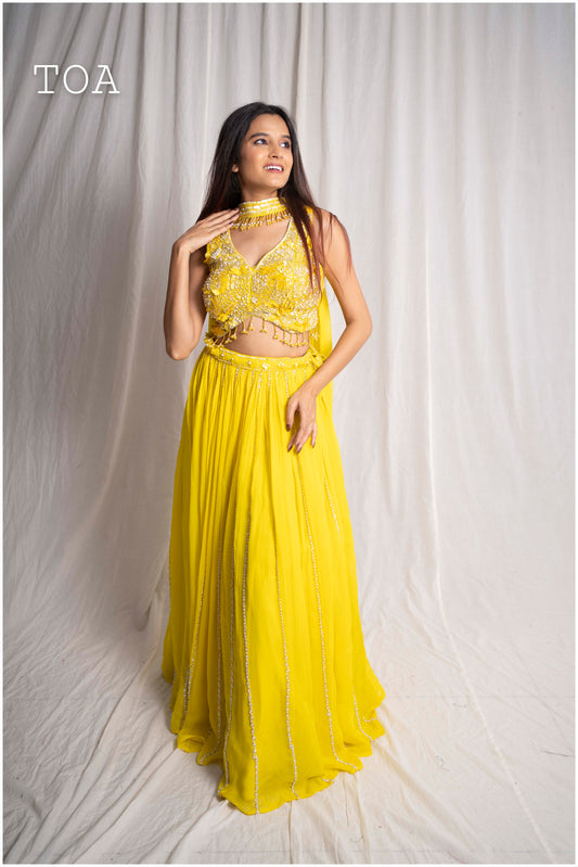 Ochre Yellow Spotlight Outfit