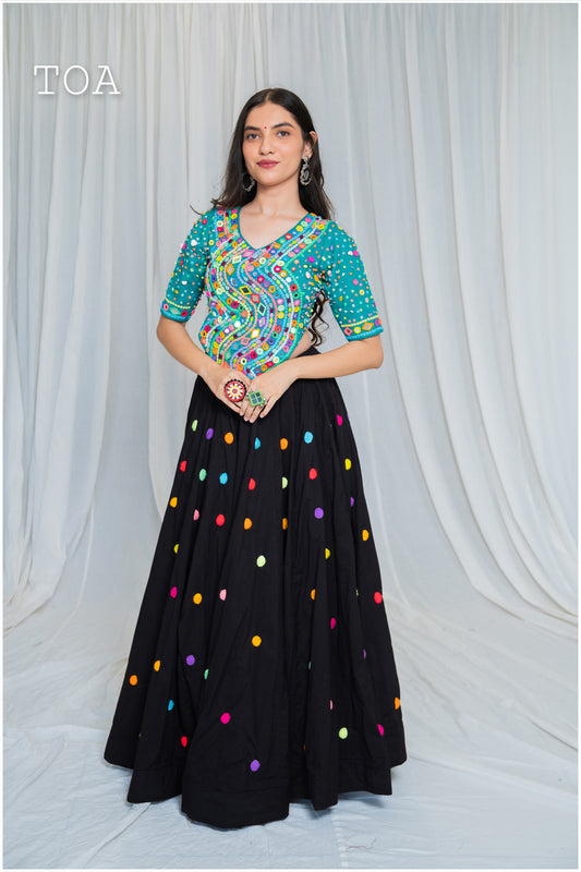 Shades of Thread - Multi Tread Dots - Black