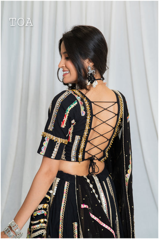 Shades of Border - EL Top - Black