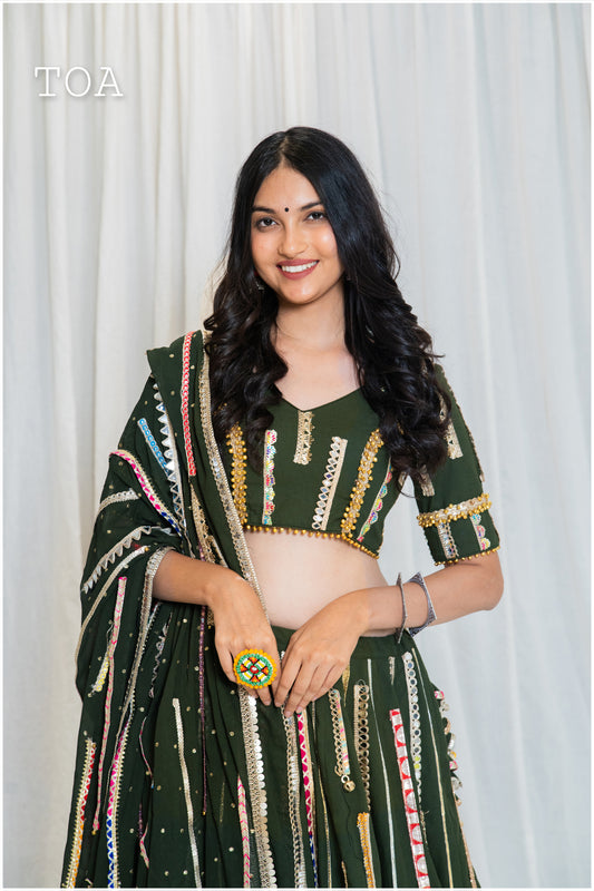 Shades of Border - EL Top - Green