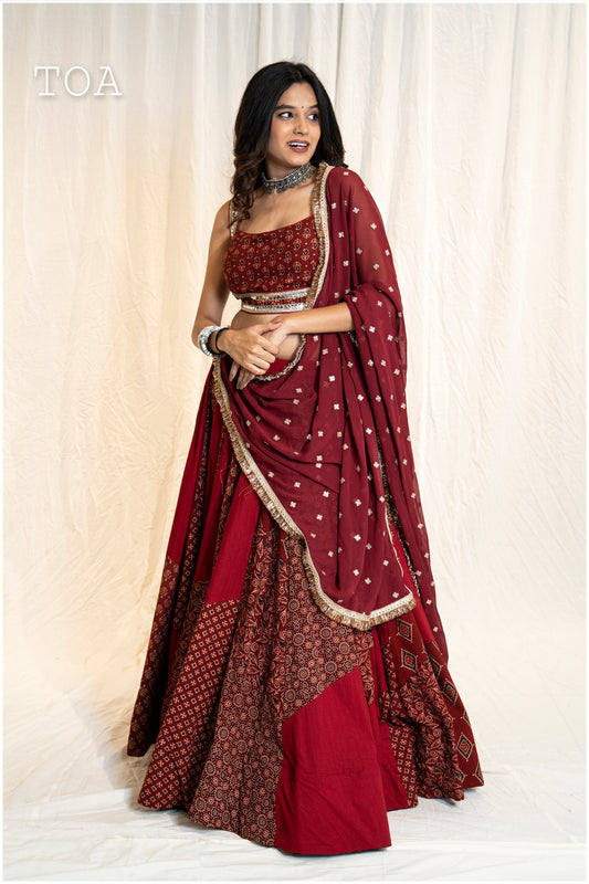 Ajab Gajab Ajrakh Gamthi Set - Maroon