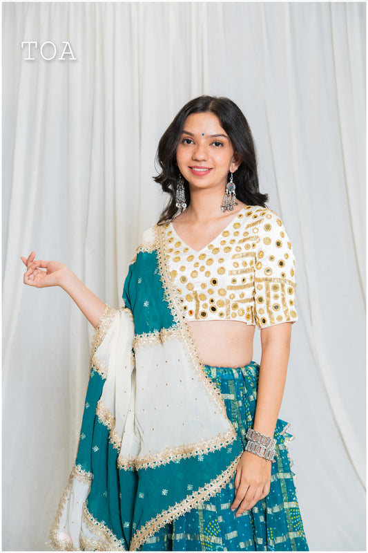 Shades Of Lampi - Gharchola Bandhani Lampi Outfit - Rama
