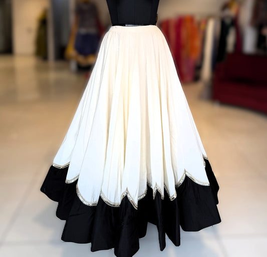 Scallope Skirt Only - Off-White & Black