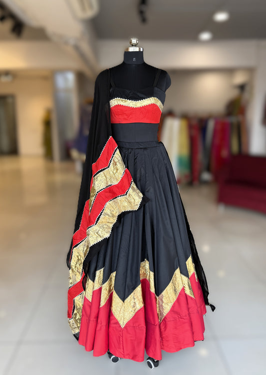 Red & Black Lampi Outfit